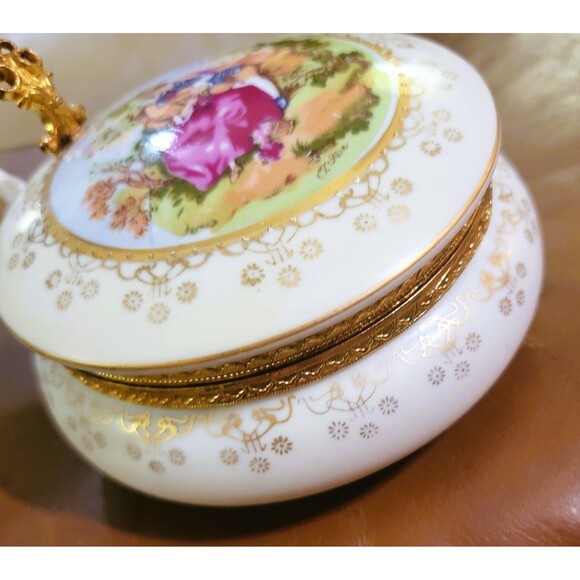 MCM Lefton Porcelain Silent Butler/ Crumb Catcher MINT Courting Couple Gold Trim - Picture 6 of 15